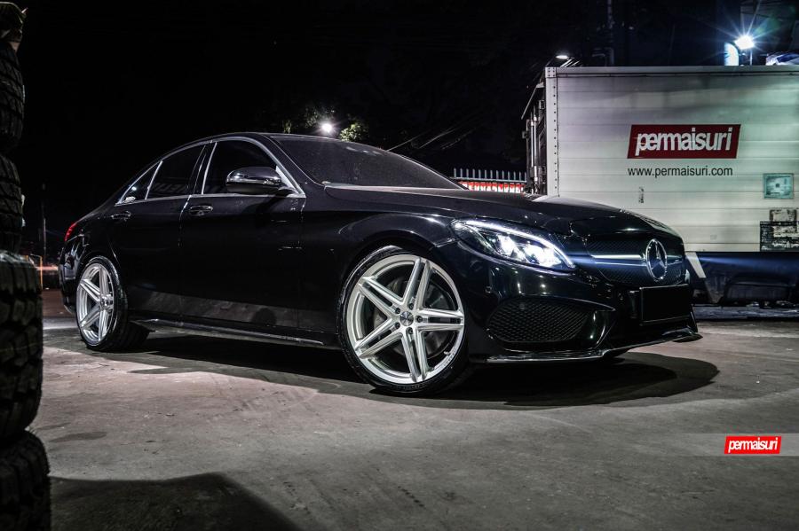 Mercedes-Benz C220 AMG Line on Vossen Wheels (VFS5) '2017